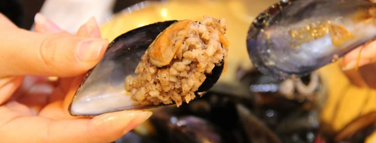 Midye Dolma ( Stuffed Mussels)