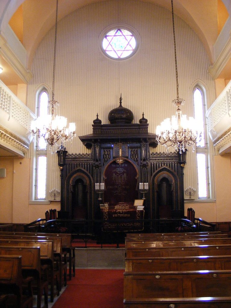 800px-Istanbul_Ashkenazi_Sinagogue_Interior